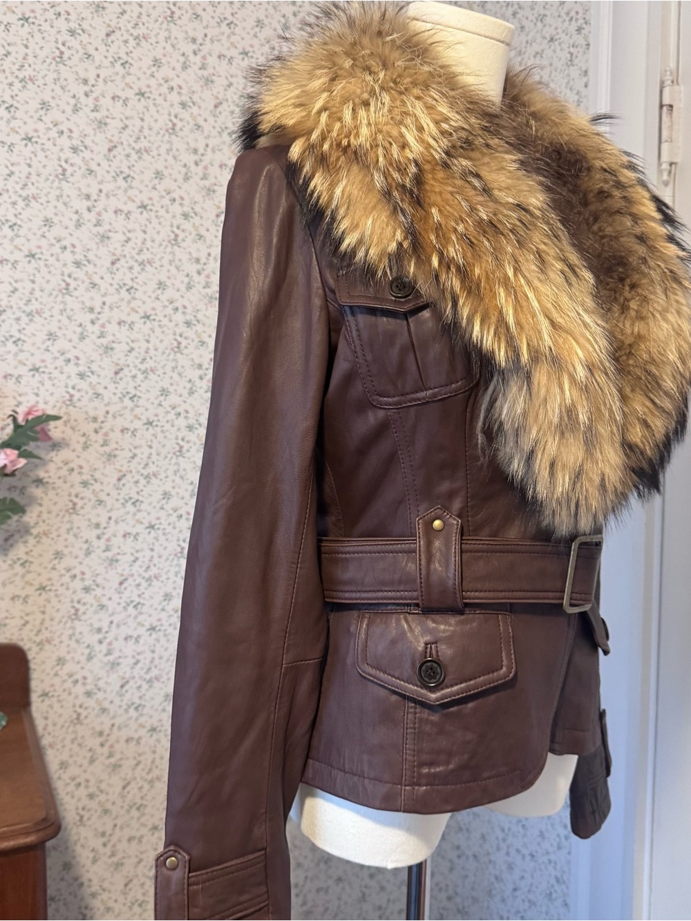 Danier Dark Brown Leather Jacket with Tan Fur Collar - Picture 4 of 9